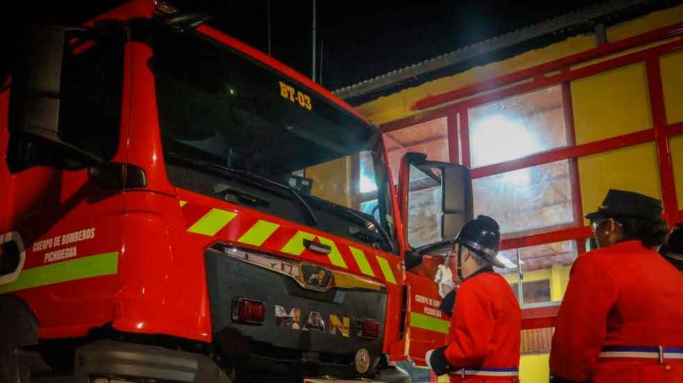Con un nuevo carro de abastecimiento bomberos de Larmahue celebraron 44 años
