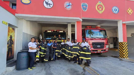 Bomberos de San Cristóbal recibe donación de equipos de protección personal