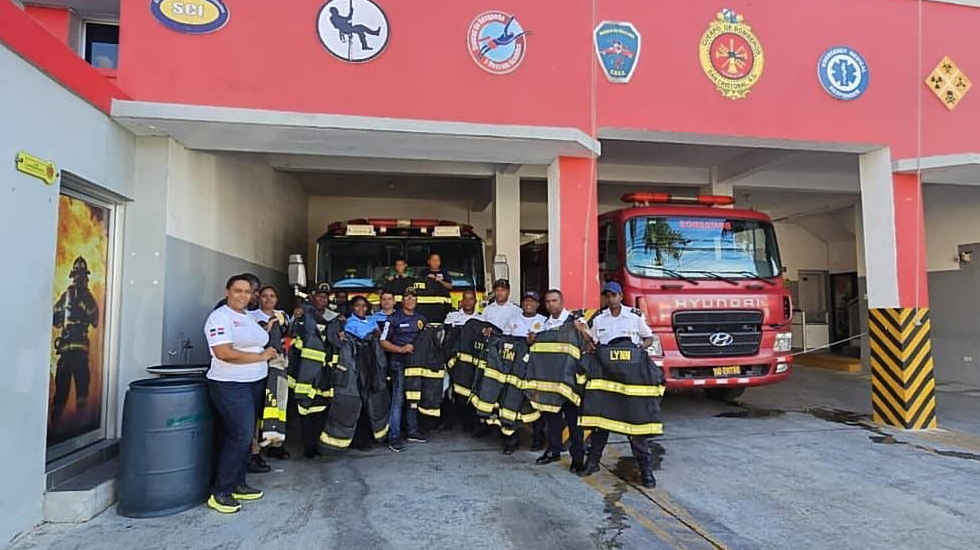 Bomberos de San Cristóbal recibe donación de equipos de protección personal
