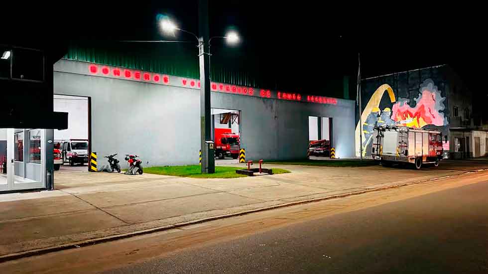 Es profesor de golf y volvió a su ciudad para ser bombero voluntario