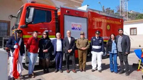 Bomberos de Freirina refuerzan su labor con modernos vehículos de emergencia