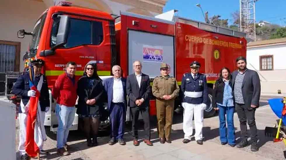 Bomberos de Freirina refuerzan su labor con modernos vehículos de emergencia