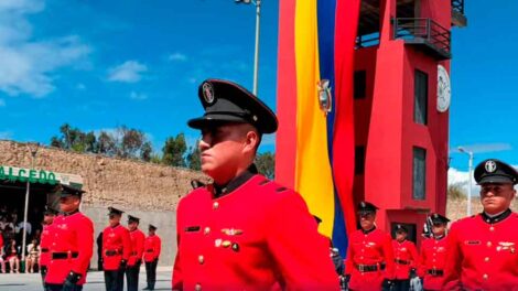 Se graduaron 41 nuevos bomberos en Latacunga