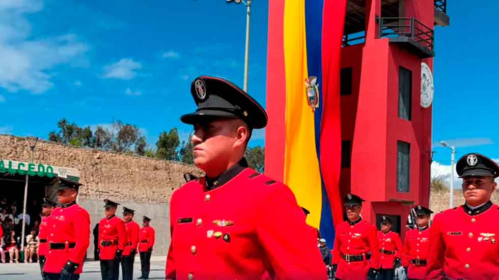 Se graduaron 41 nuevos bomberos en Latacunga
