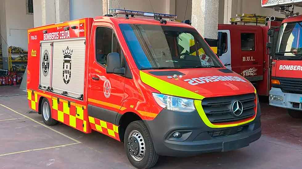 Los bomberos estrenan un moderno furgón de Reserva de Aire