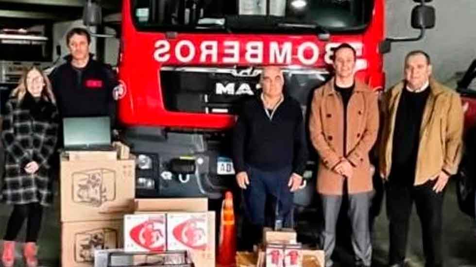 Donación de equipamiento a los Bomberos de Ingeniero White
