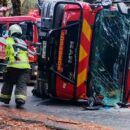 Volcamiento de carro de Bomberos deja dos voluntarios lesionados