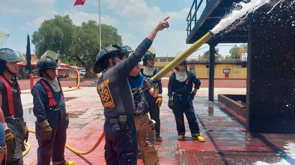Bomberos de Tlalnepantla toman curso en “Técnica de Bomberos Industriales”