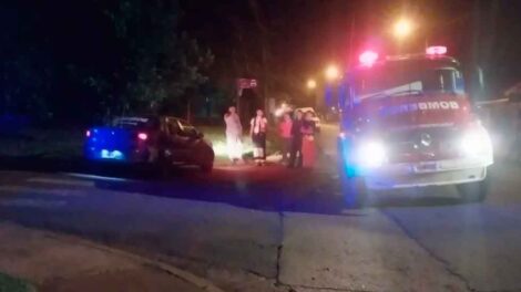 Colisión entre un auto y un camión de bomberos dejó una mujer lesionada