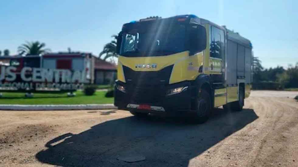 El cuerpo de Bomberos de Calbuco reciben nuevo carro de rescate