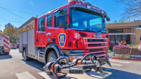 Bomberos voluntarios celebraron su día con la presentación de una nueva autobomba
