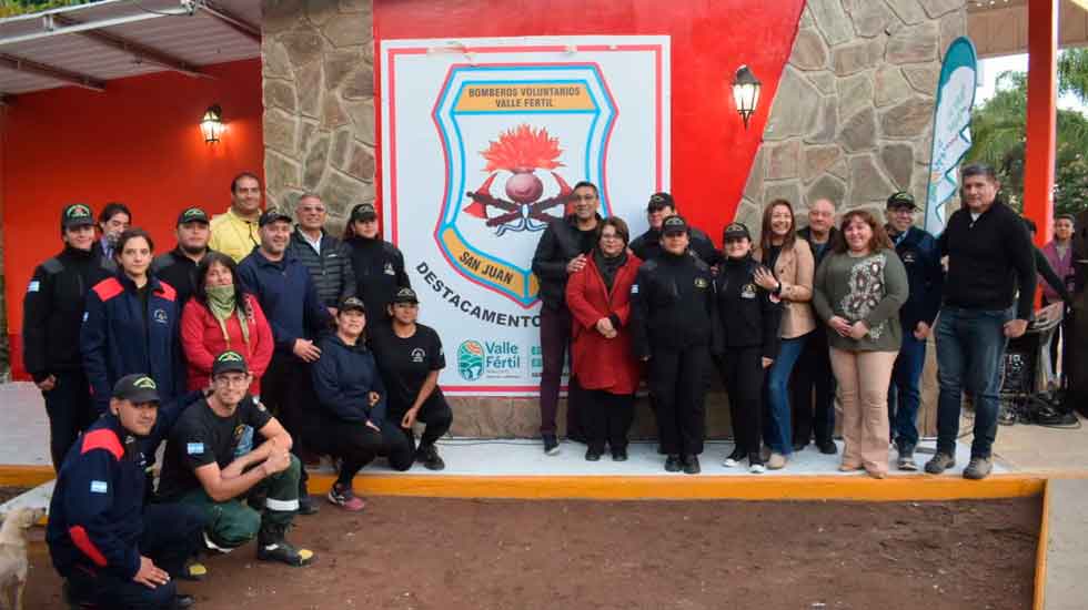 Bomberos voluntarios celebran su día y estrenan sede en Astica