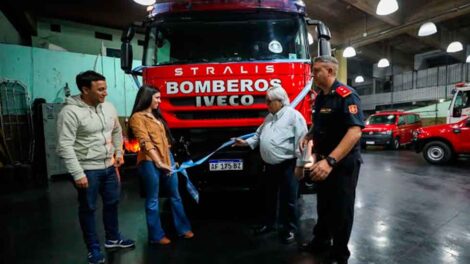 Nuevo camión cisterna para los Bomberos Voluntarios de Lanús