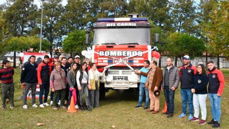 Bomberos de Del Carril presentó su nueva unidad