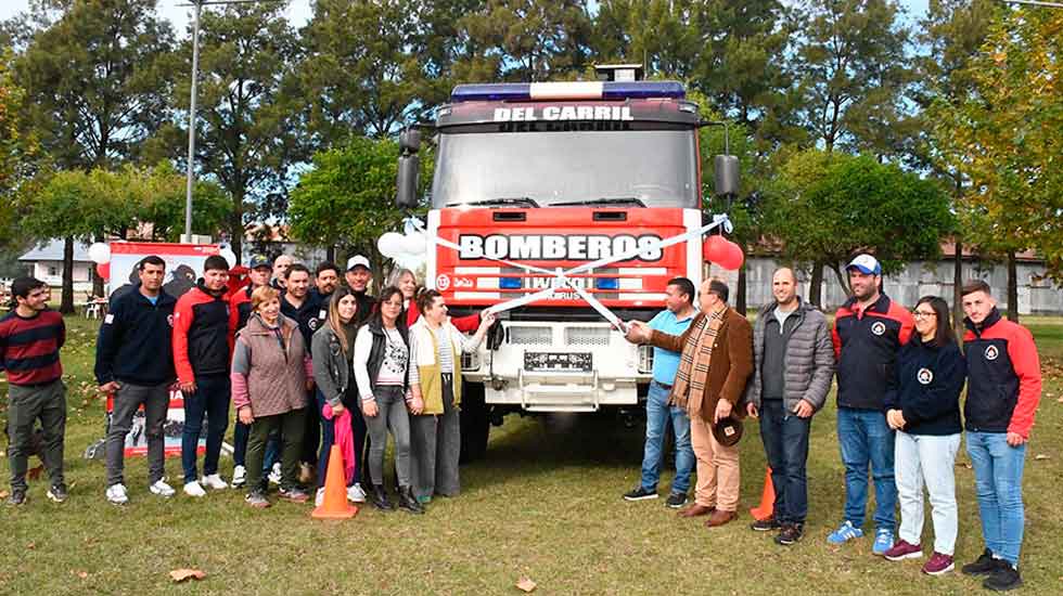 Bomberos de Del Carril presentó su nueva unidad