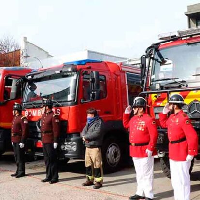 Cuatro nuevos carros se entregaron a compañías de Bomberos de la Región de Valparaíso