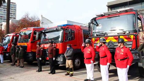 Cuatro nuevos carros se entregaron a compañías de Bomberos de la Región de Valparaíso