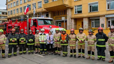 Municipalidad de Valdivia rinde homenaje a los bomberos