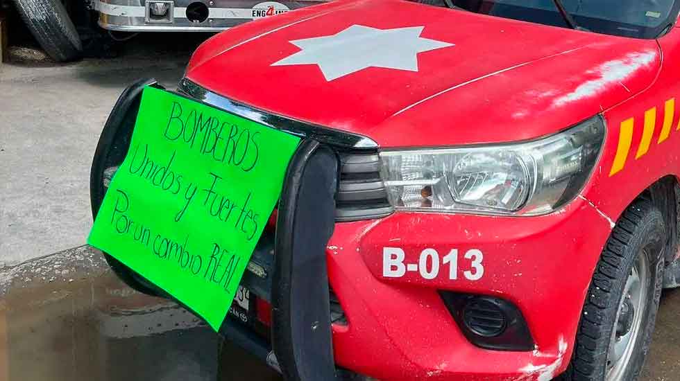 Bomberos exigen el aumento salarial y equipo prometido en Tehuacán