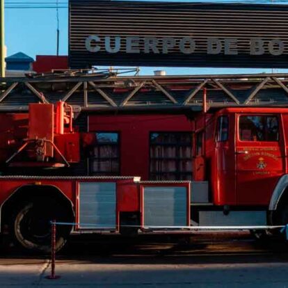 Oliva: El Gobierno de Córdoba entregó un camión escalera para Bomberos