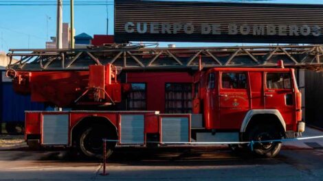 Oliva: El Gobierno de Córdoba entregó un camión escalera para Bomberos
