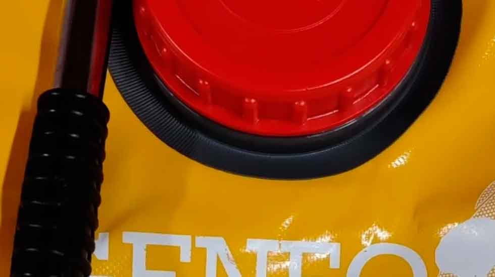 Bomberos de Epuyén agradecen donación de mochilas forestales