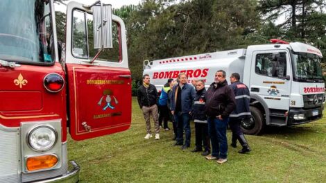 Empresarios donaron una autobomba a Bomberos Voluntarios