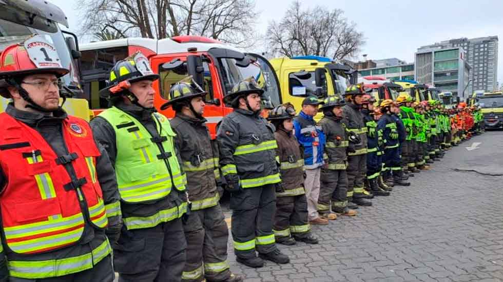 Bomberos de 10 comunas de La Araucanía reciben modernos carros