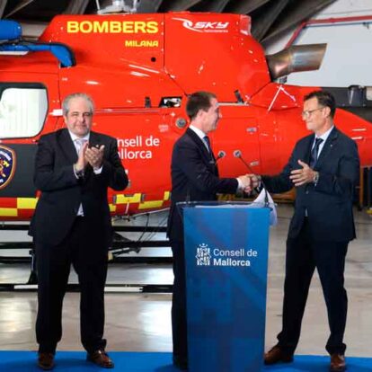Los Bomberos de Mallorca presentan el nuevo helicóptero “Milana"