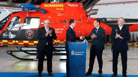 Los Bomberos de Mallorca presentan el nuevo helicóptero “Milana"