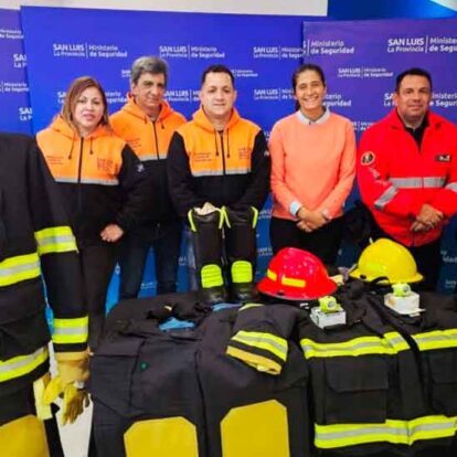 Entregan nuevo equipamiento para incendios estructurales