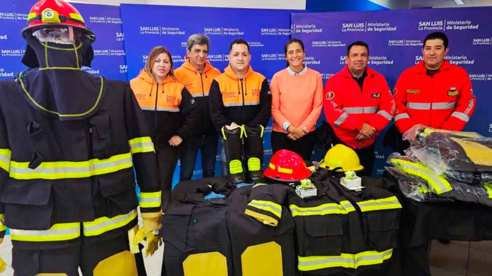 Entregan nuevo equipamiento para incendios estructurales