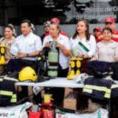 Equipos para bomberos llegan a Santa Cruz gracias a donación