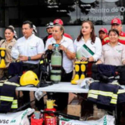 Equipos para bomberos llegan a Santa Cruz gracias a donación