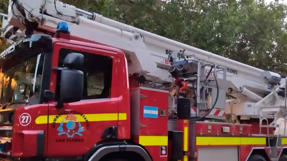 Bomberos Voluntarios de Las Flores ponen en venta un hidroescalera