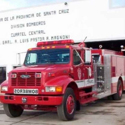 Confundió una manguera con una serpiente y movilizó a Bomberos