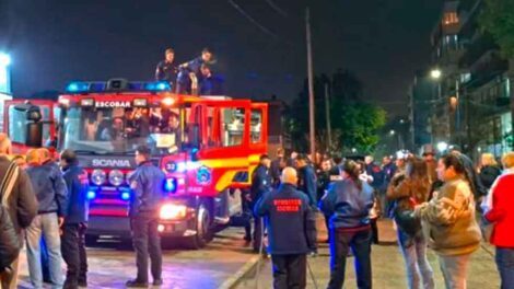 El cuartel de bomberos de Escobar presentó una nueva autobomba