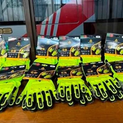Bomberos Voluntarios incorporan nuevos guantes de rescate