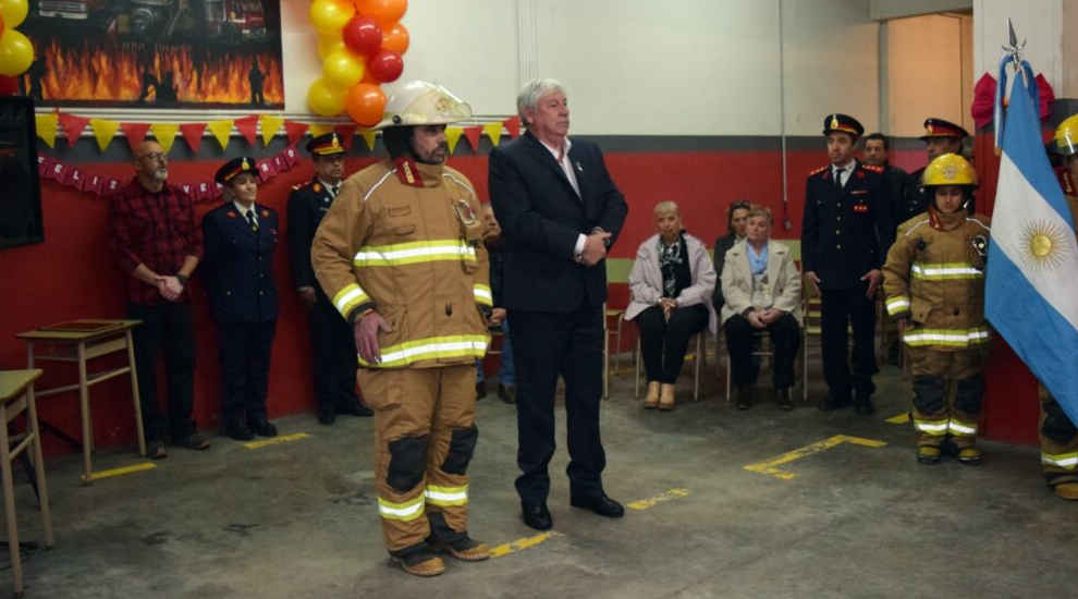 Intendente homenajeó a los cuarteles de Bomberos Melipal y Catedral