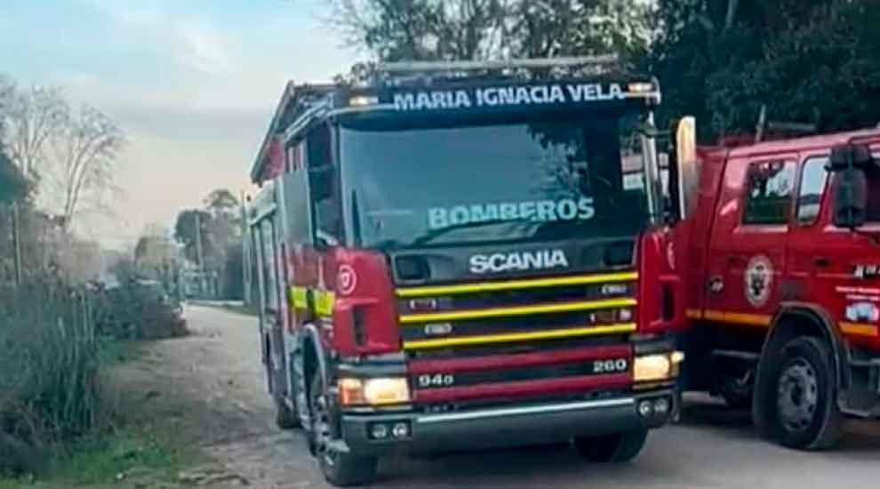 Bomberos voluntarios de María Ignacia Vela presentan su nuevo móvil 17
