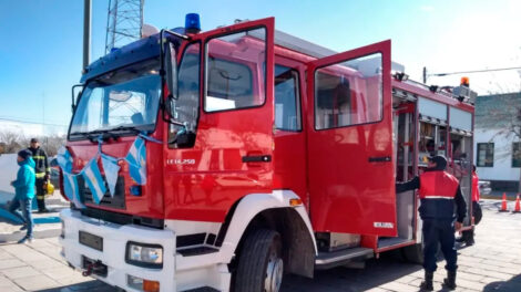 Bomberos Voluntarios de Choele Choel presentaron nuevo autobomba