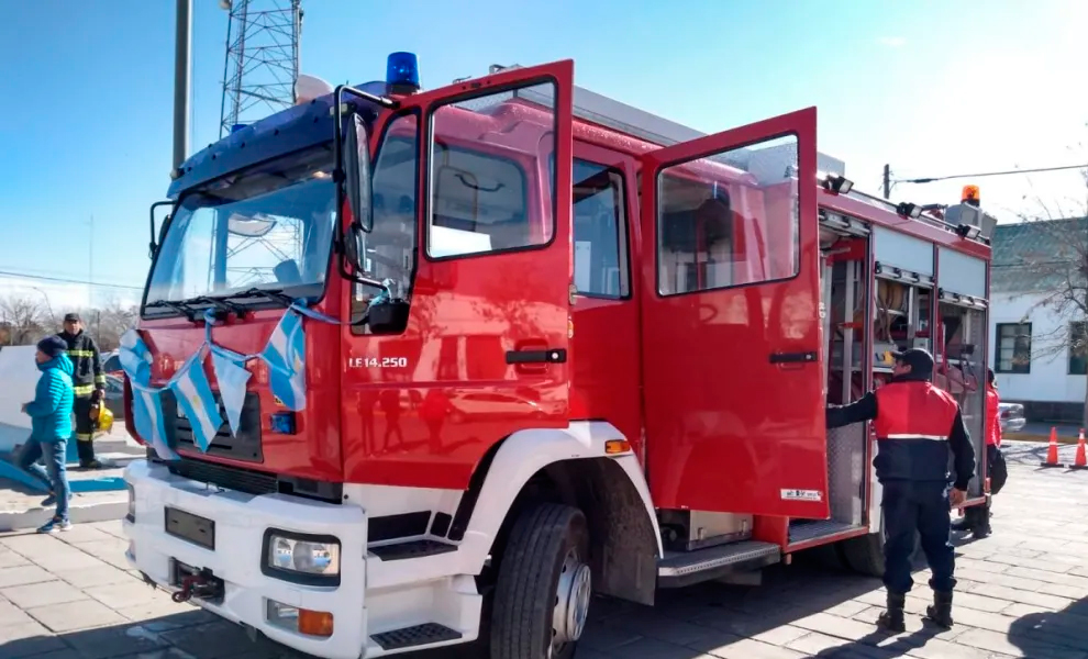 Bomberos Voluntarios de Choele Choel presentaron nuevo autobomba