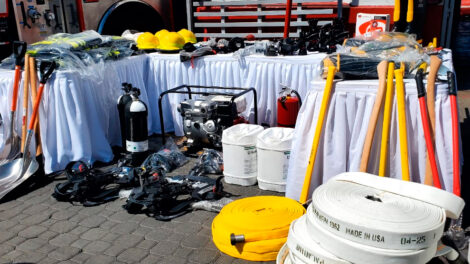 Gobierno entrega moderno camión y equipos a Bomberos de Puerto Plata