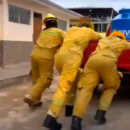 Los bomberos de Quilanga enfrentan incendios con una camioneta de 1997