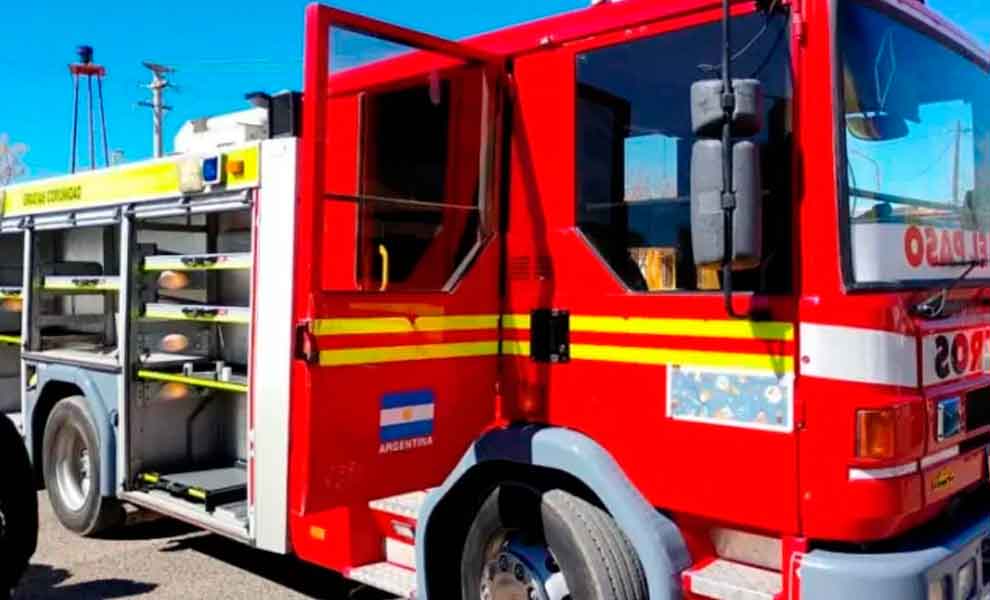 Bomberos de Catriel presentaron nuevos vehículos e indumentaria