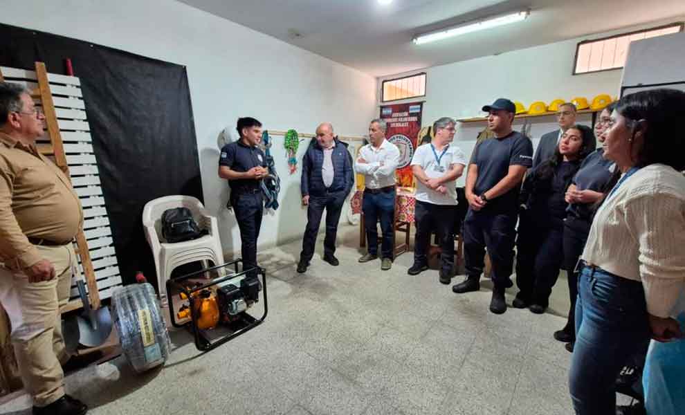 Bomberos de Los Nogales reciben equipamiento del Ministerio Público