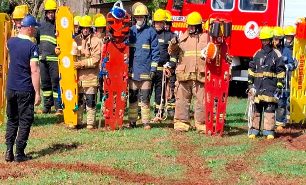Los bomberos voluntarios se capacitaron en rescate vehicular