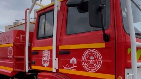 Donación de camión a los bomberos voluntarios