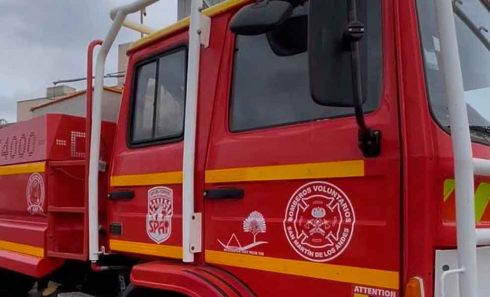 Donación de camión a los bomberos voluntarios