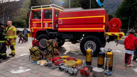 Llegó el nuevo camión autobomba para los bomberos de San Martín de los Andes